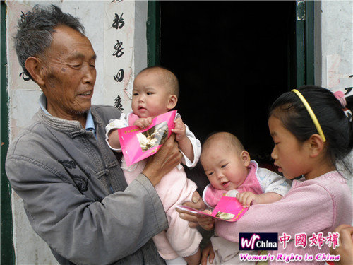 WRIC Volunteers and Recipients in Rural Baby Girls Assistance Project (14)